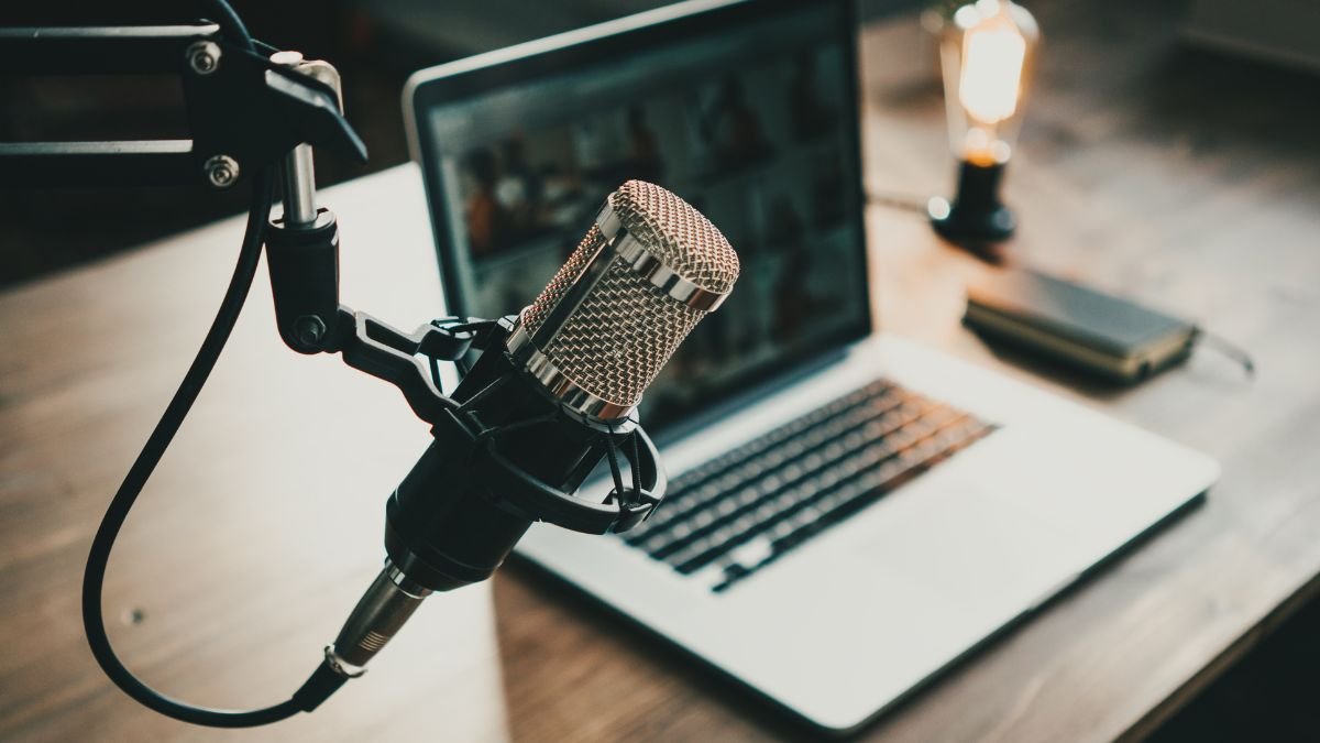 A Step-by-Step Guide to Starting a Small Business Podcasts