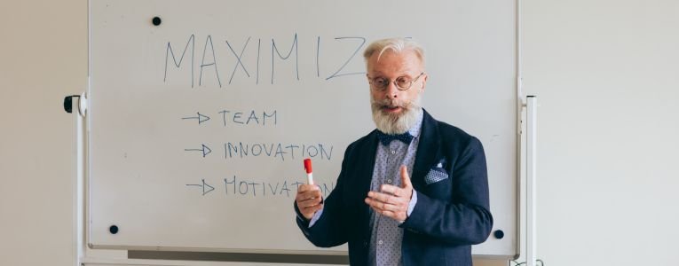 university professor explains innovation and maximization of team work